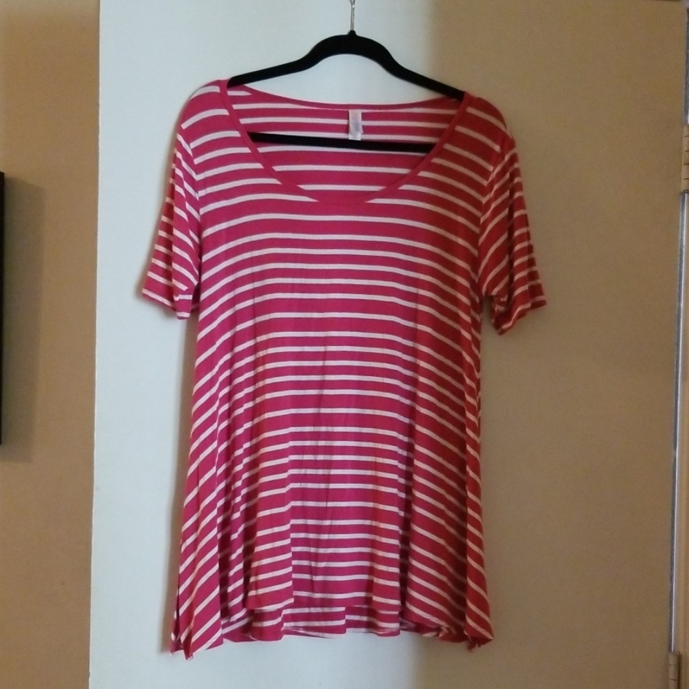 Pretty Shirt by LulaRoe